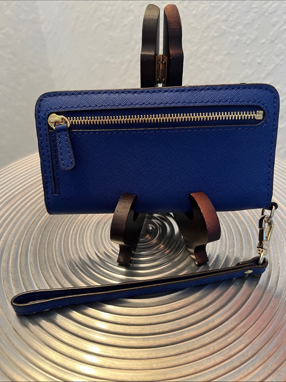 MICHAEL KORS ELECTRIC BLUE SLIM WRISTLET WALLET - Picture 2 of 12